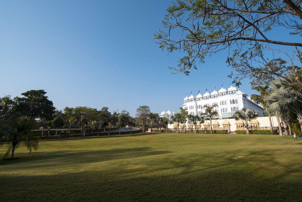 Radisson Blu Udaipur Palace Resort & Spa Exteriör bild