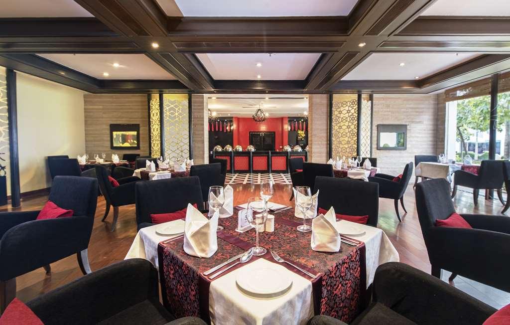 Radisson Blu Udaipur Palace Resort & Spa Restaurang bild