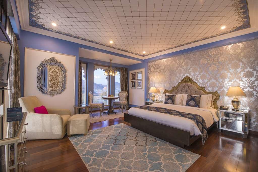 Radisson Blu Udaipur Palace Resort & Spa Rum bild